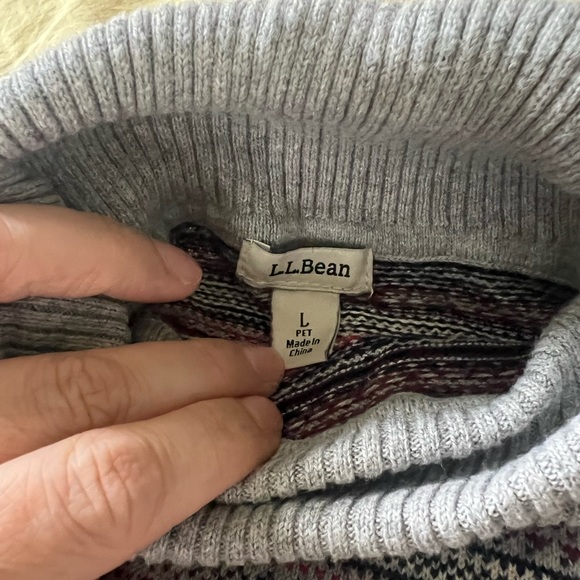 LL Bean ladies size medium (petite) turtle neck - Picture 3 of 3